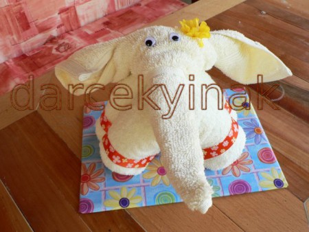 Sloník s dekoráciou